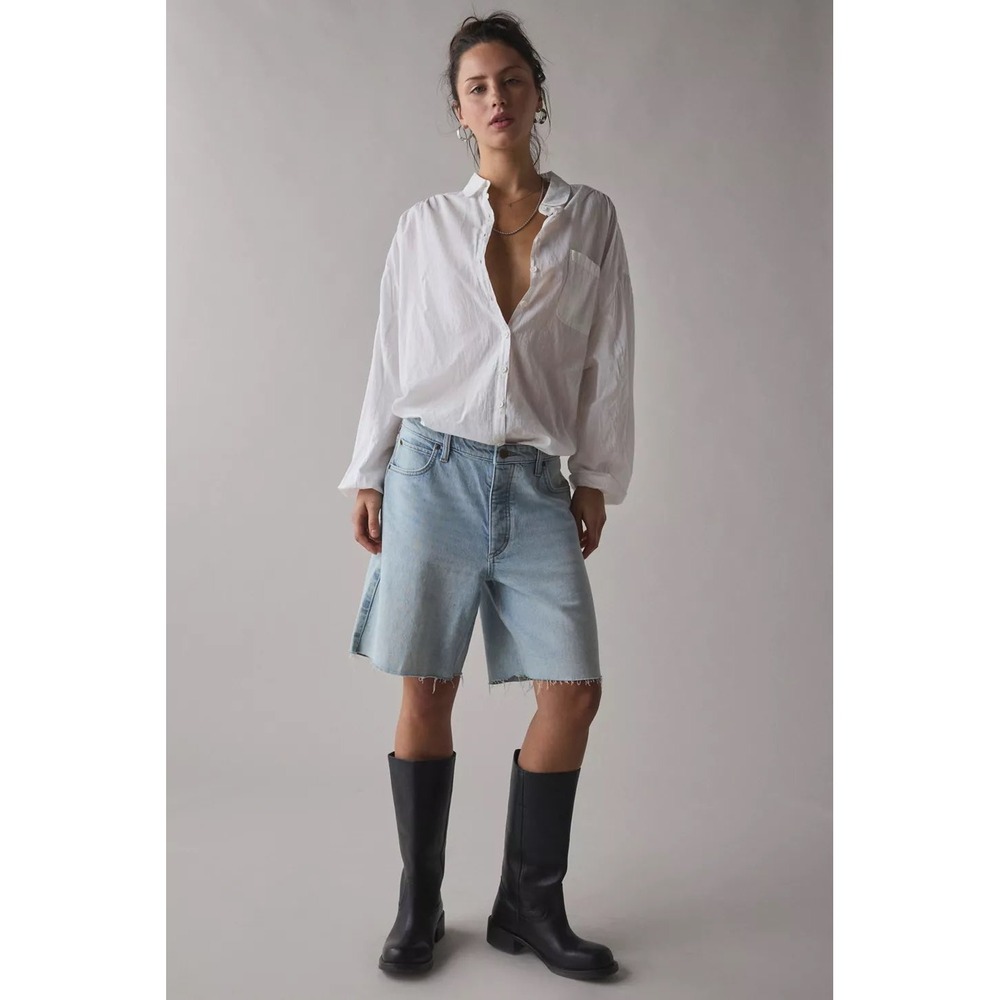 Lee Mid-Rise Slouch Bermuda Denim Shorts Light Wash Raw Hem Button Fly 24